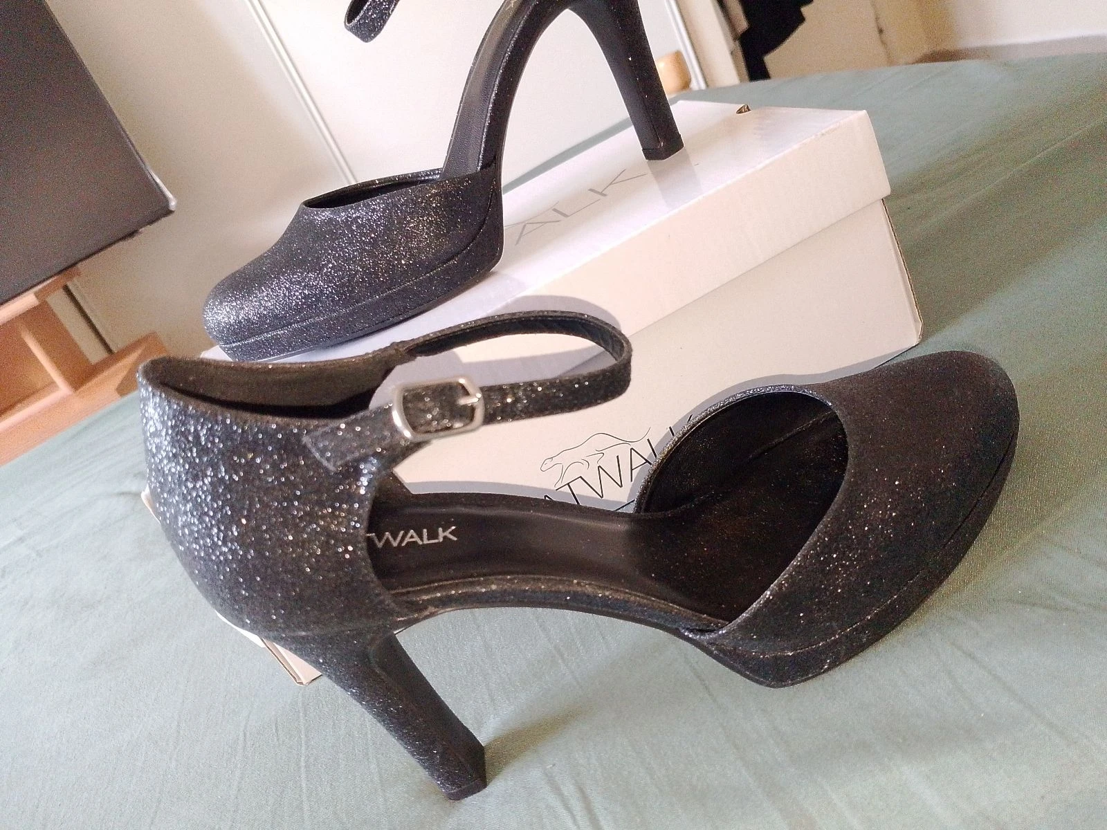 🌟 Escarpins noirs pailletés à plateforme Catwalk (Taille 41) – Neufs